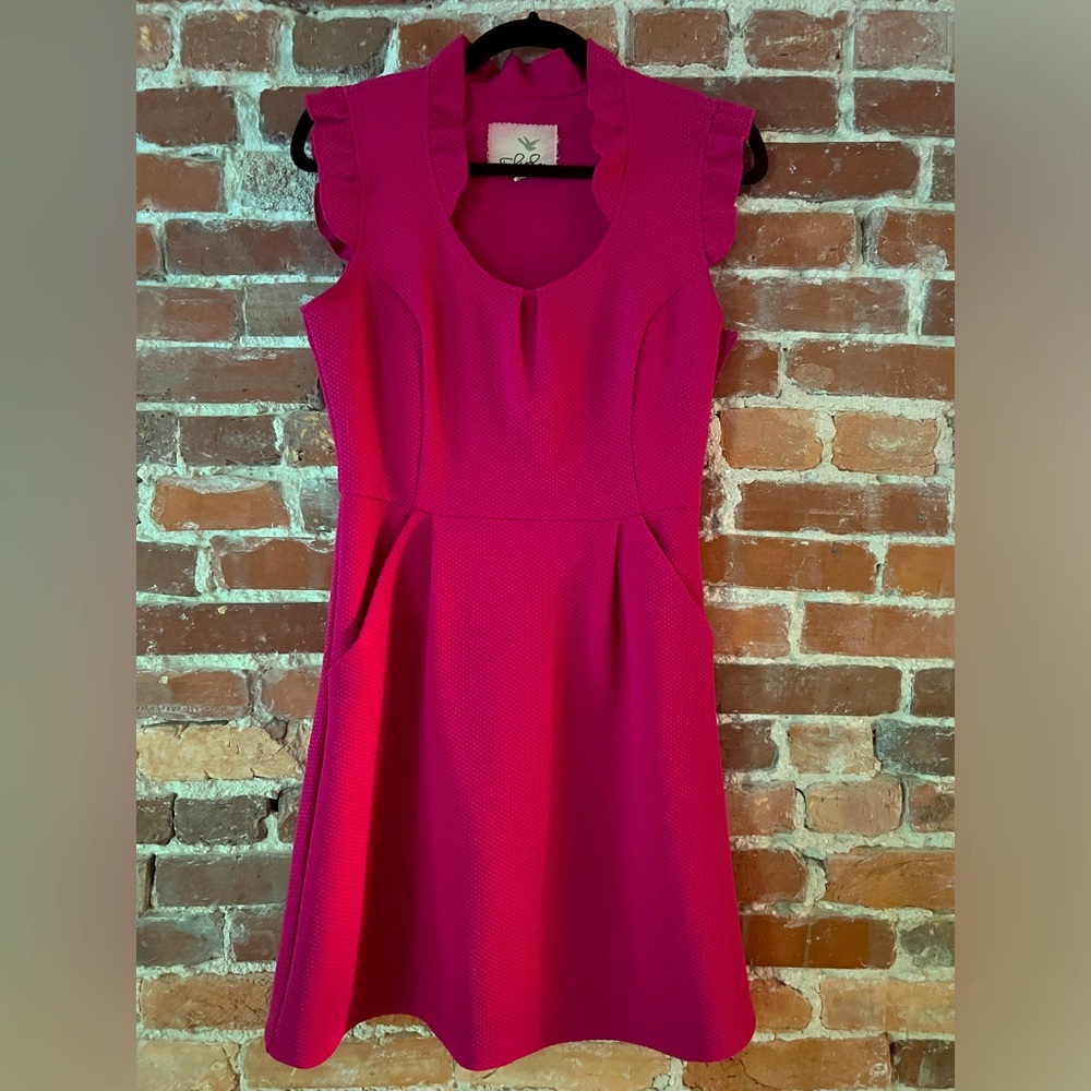 Tabitha Women’s Mini Dress in Magenta size 4 with Side Pockets